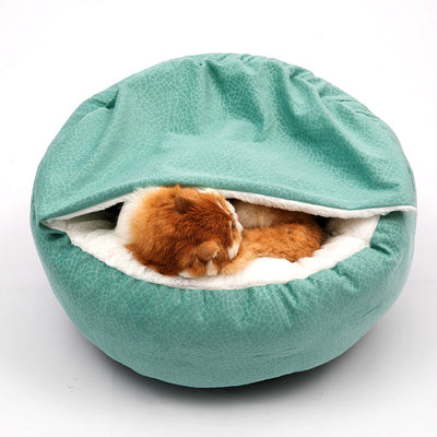 Cat Bed Four Seasons Creative Pet Cover Blanket Integrated Shell ShapeProduct information:
 
 Fabric: super soft
 
 Bottom: non-slip oxford cloth
 
 Color: Multicolor optional
 
 Size:/50/60cm/70cm
 


Packing list: 

Cat Bed *1

ProduCat Bed